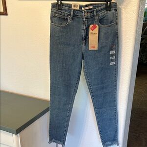 Levi's Women's Cropped Ankle Jeans in Classic Blue